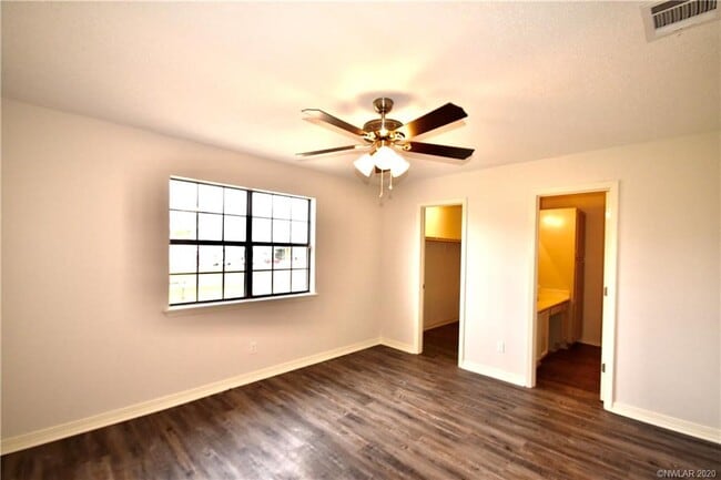 Building Photo - 41 Meadow Creek Dr