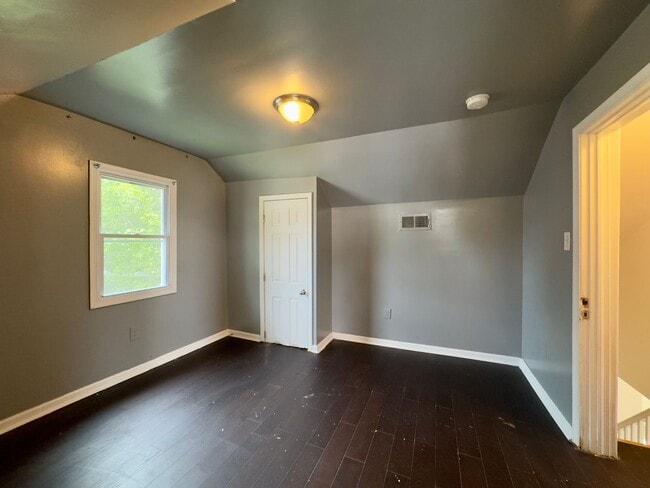Building Photo - Charming 4 Bedroom/2 Bathroom in Asbury Av...