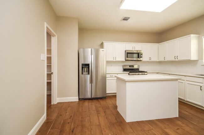 Building Photo - 2523 Flycatcher Cove Dr