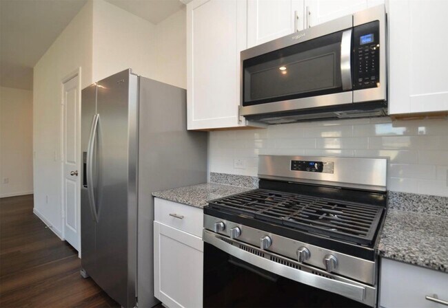 Building Photo - 16439 Big Hickory Dr