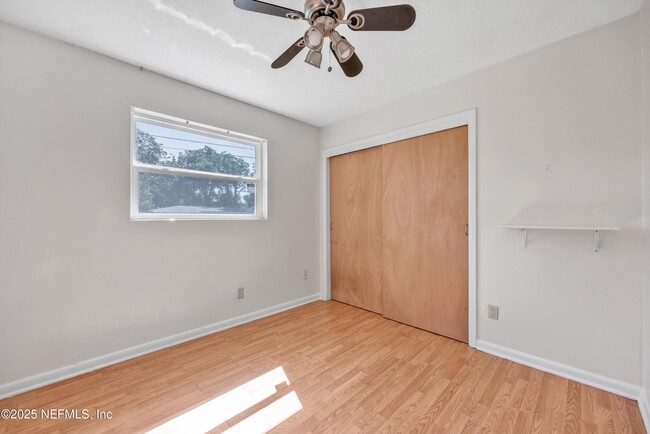 Building Photo - 2930 Wycombe Dr W