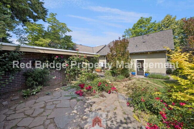 Building Photo - 4413 NE 26th Ave