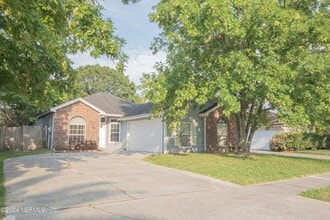 Building Photo - 3839 Union Pacific Dr W