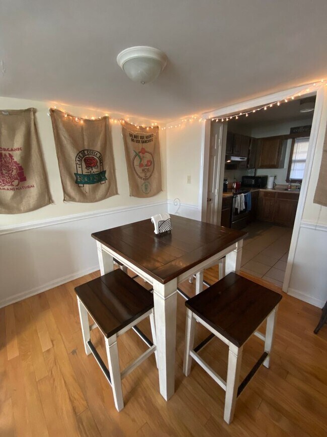 Building Photo - 2 Bed 2.5 Bath Condo