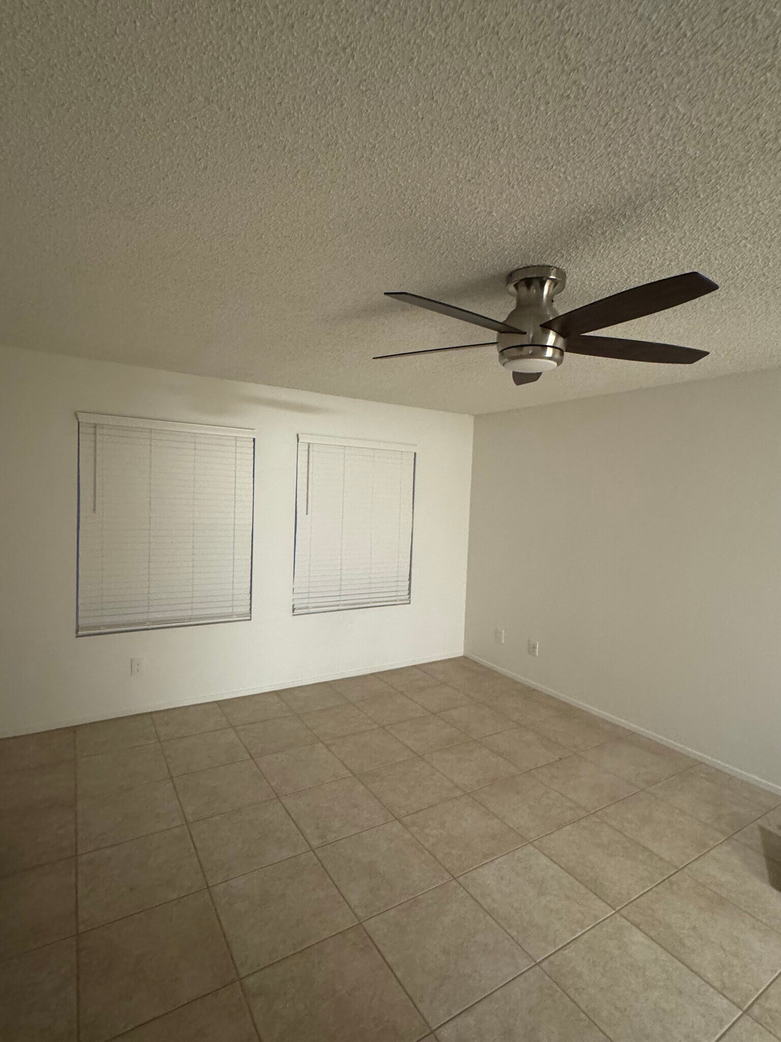 Building Photo - 1575 W Warm Springs Rd