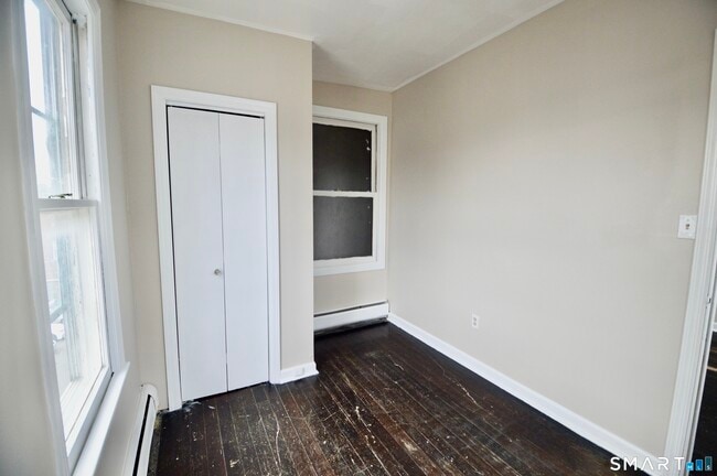 Building Photo - 2343 Barnum Ave