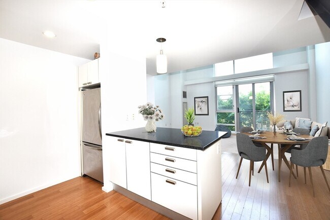 Building Photo - 1 Earhart St