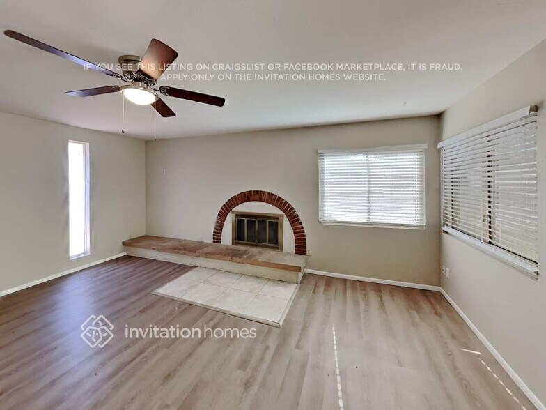 Building Photo - 10413 W Calle Del Oro