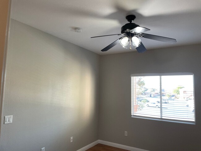 Building Photo - 2 bedroom upgraded condo in Silverado Ranch