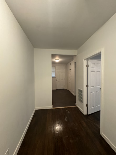 Building Photo - 8046 Ellis Ave