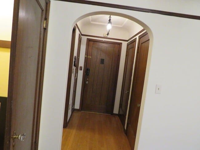 Building Photo - Capitol Hill Studio $1550.00,  W/S/G included. La Flor Condominiums.