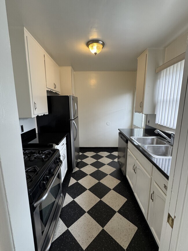 Building Photo - 4935-4941 Whitsett Ave