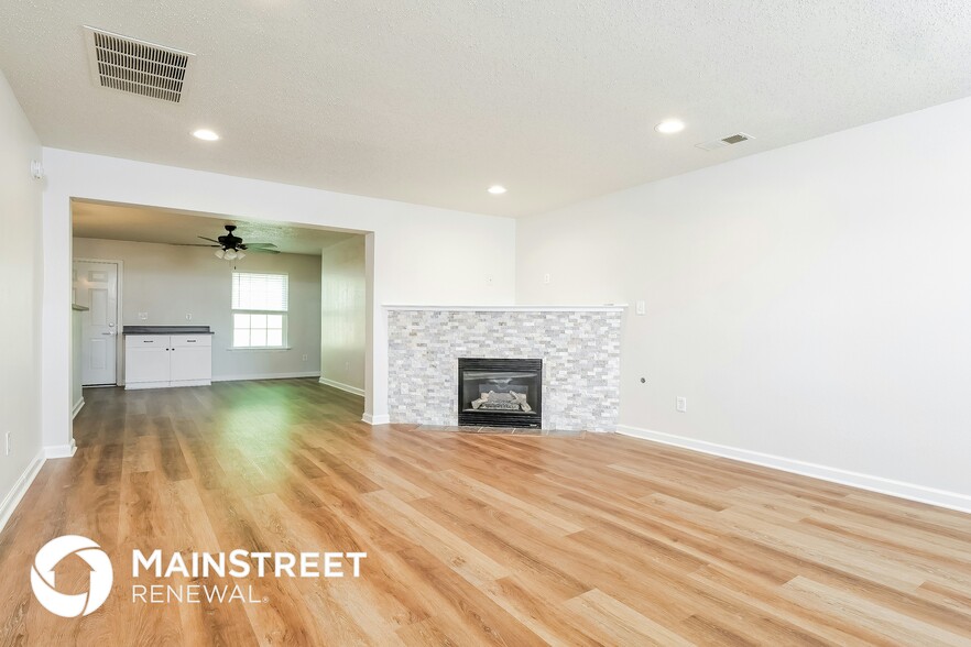 Building Photo - 4681 Northwood Hills Dr