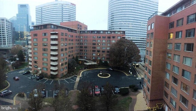 Building Photo - 1111 Arlington Blvd