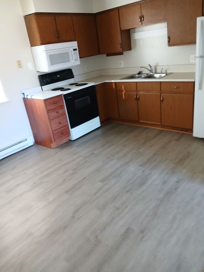 Building Photo - RANCH STYLE 2 BEDROOM DUPLEX FOR LEASE