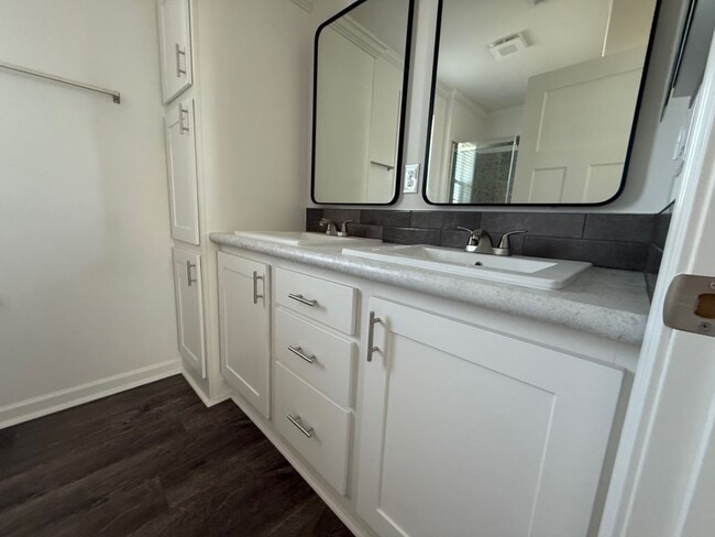 Building Photo - 7511 Westwood Dr