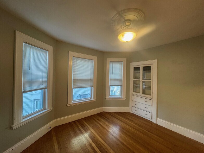 Building Photo - 106 Highland Ave