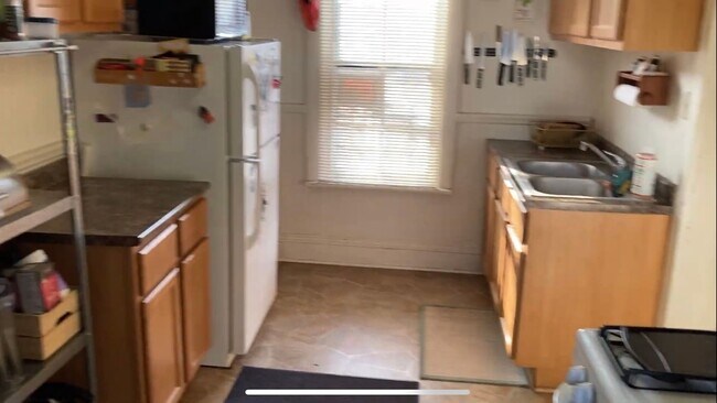 Building Photo - 2661-61B N Fratney St