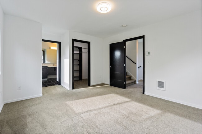 Building Photo - 2010 S Judkins St