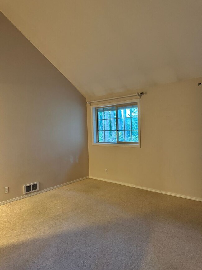Building Photo - Poulsbo - perfectly charming 2 story with main floor primary suite