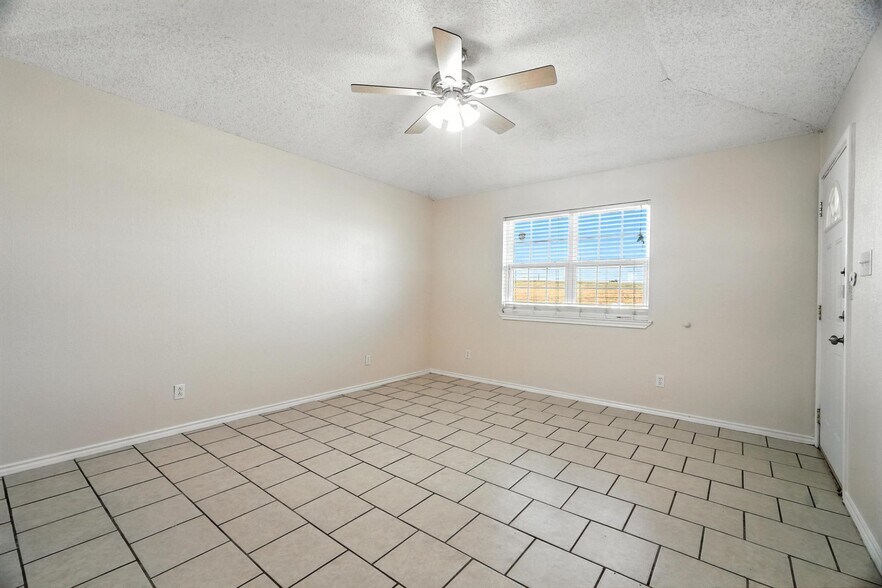 Building Photo - 2319 N Danville Dr