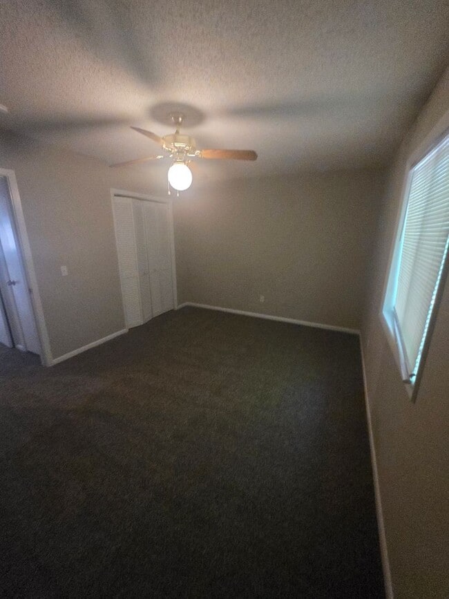 Building Photo - 210 Candlebrook Dr
