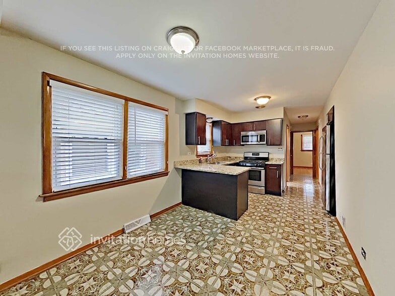 Building Photo - 6447 W 63rd Pl