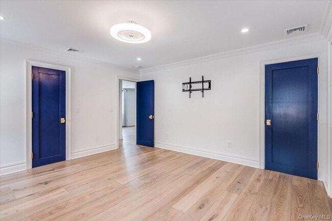 Building Photo - 95 E Main St