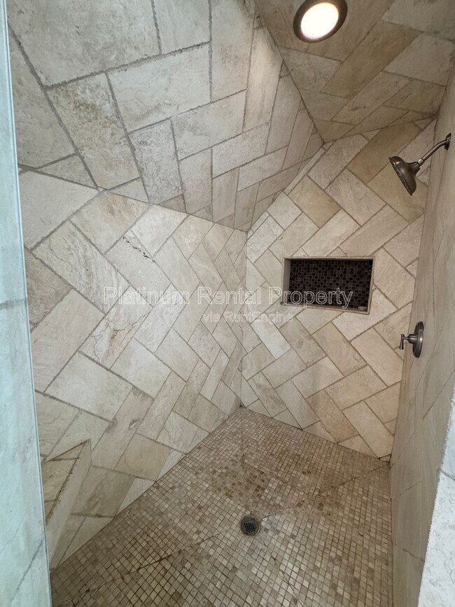 Building Photo - 425 Water Shadow Ln