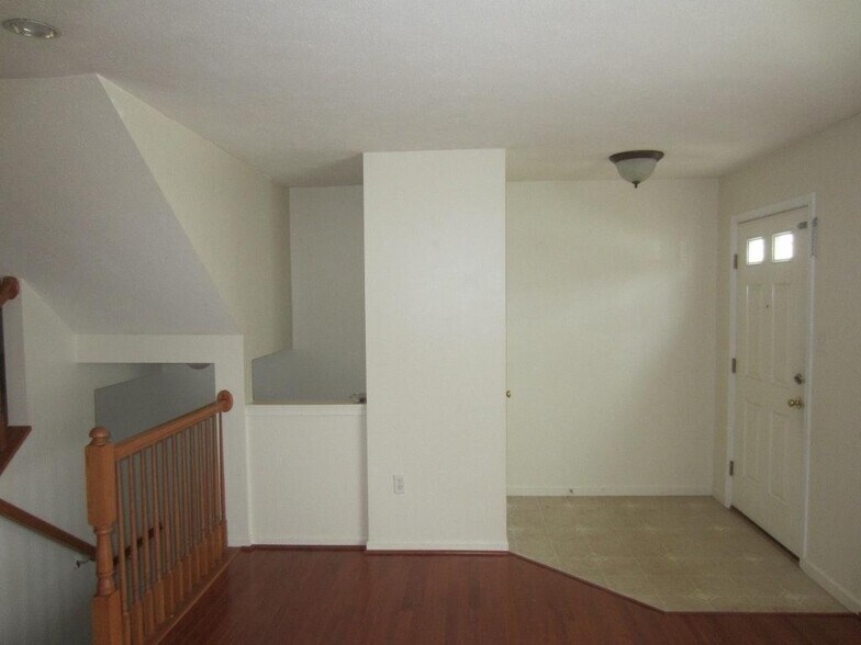 Building Photo - 188 Blue Grass Cir