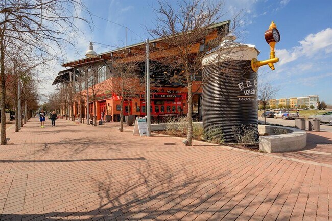 Building Photo - 1600 Ashberry Dr