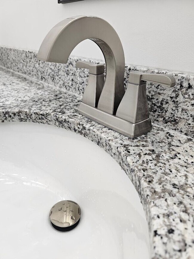 Building Photo - 71 Westgate Cir