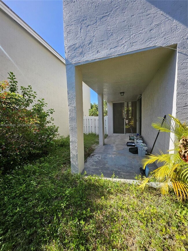 Building Photo - 9840 NW 9th Ct