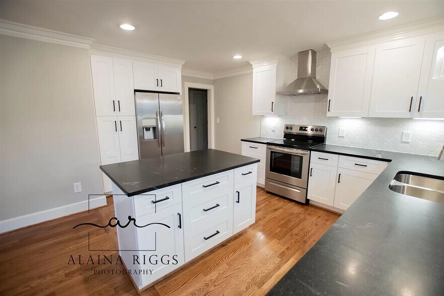 Primary Photo - 126 Vanderbilt Cir