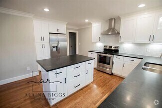 Building Photo - 126 Vanderbilt Cir