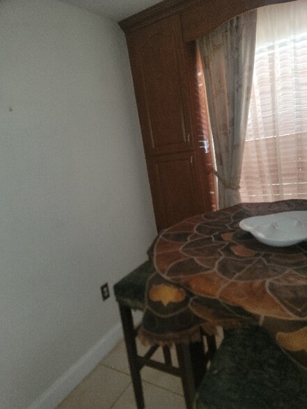 Building Photo - 15000 S River Dr