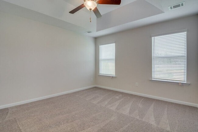 Building Photo - 445 Amesbury Dr