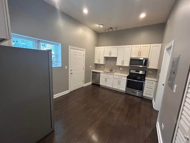 Building Photo - 1301 S 51st Ave