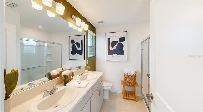 Building Photo - 2004 Viewfinder St