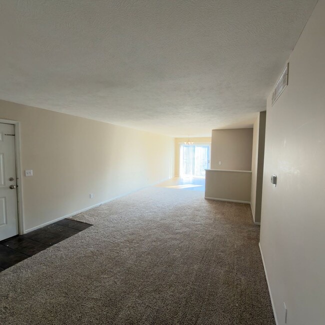Building Photo - 4441 Hillrise Ct NE