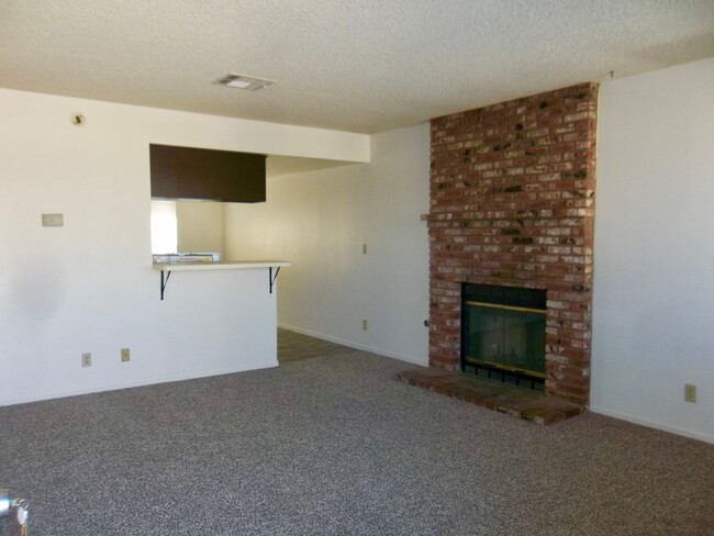 Building Photo - 736 S Norma St