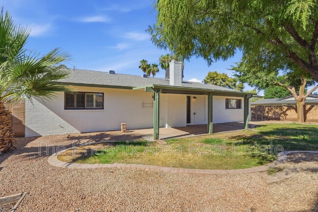 Building Photo - 447 E Carson Dr