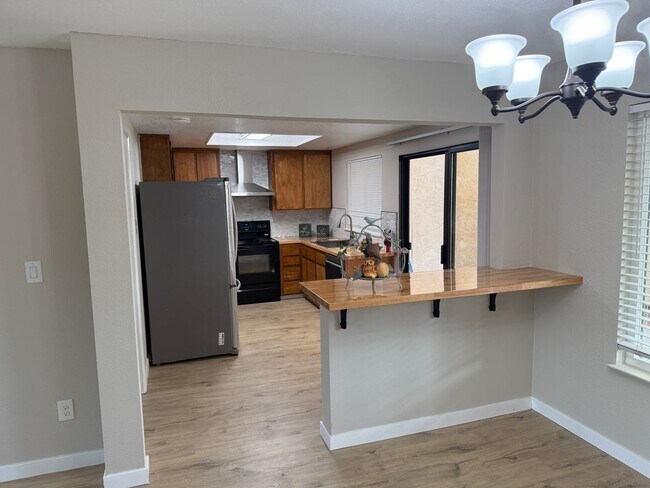 Building Photo - Updated 3 Bedroom 2.5 Bath 2 Story Condo Fairfield *Star Rentals