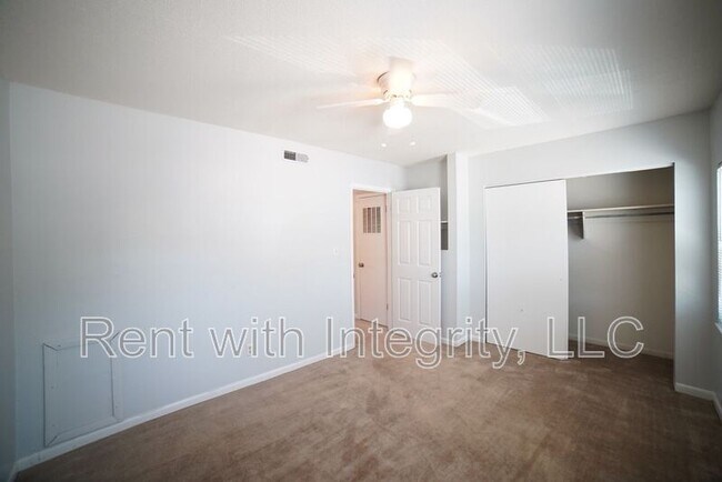 Building Photo - 2325 W Pensacola St