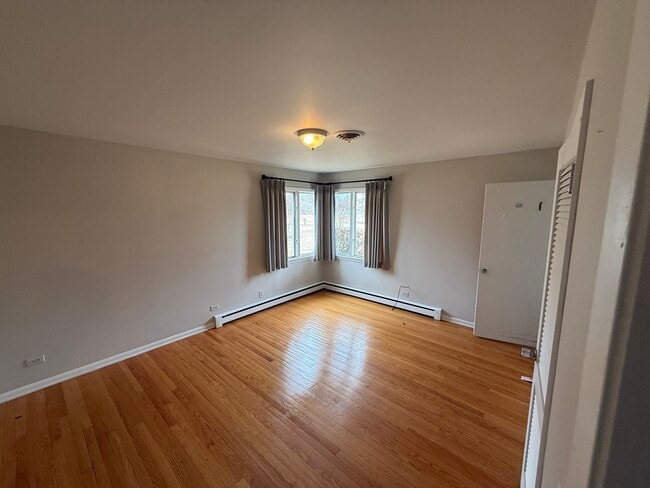 Building Photo - 3336 Overland Pass