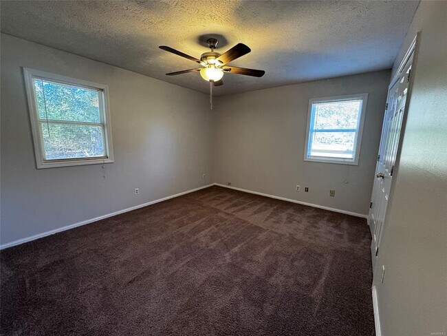 Building Photo - 1560 W County Rd