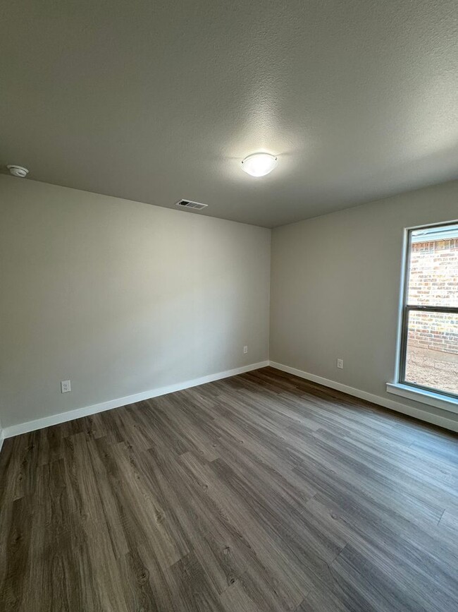 Building Photo - New Built 2024 1/2 off 1st month's rent *s...