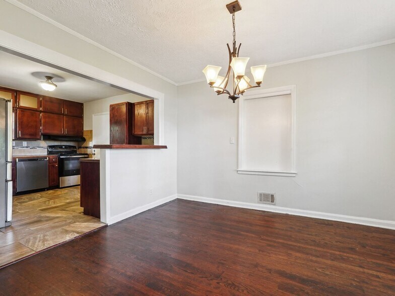 Building Photo - 3194 N Druid Hills Rd