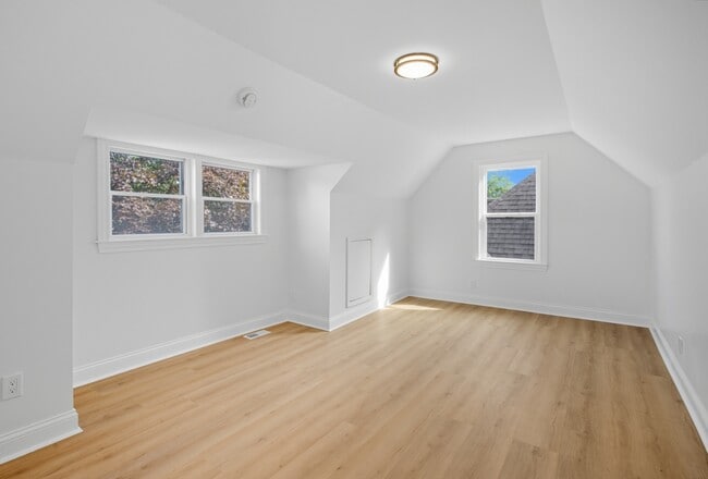 Building Photo - 23329 Hazelwood Ave