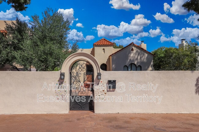 Building Photo - 2221 1st St